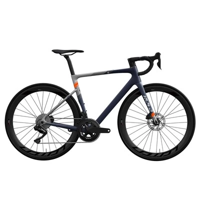 Cestný bicykel s karbónovým rámom 700C